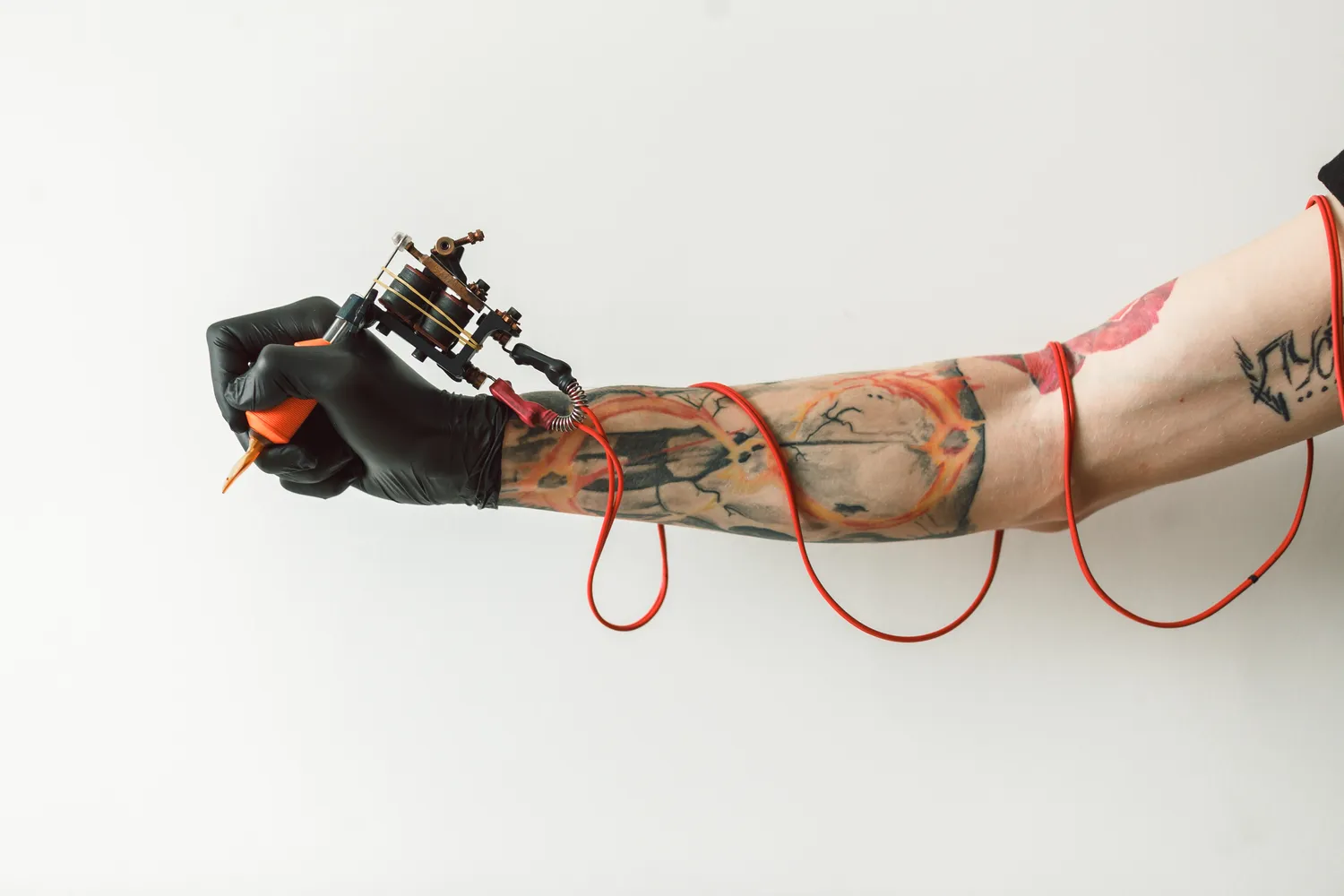 Od ilu lat można robić tatuaże?